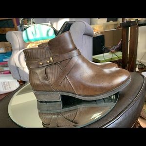 BareTraps Brown Boots